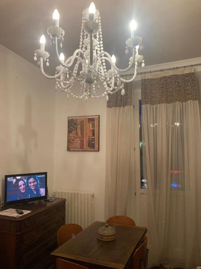Casa Vacanza Sole Lago… Intra Ngoại thất bức ảnh